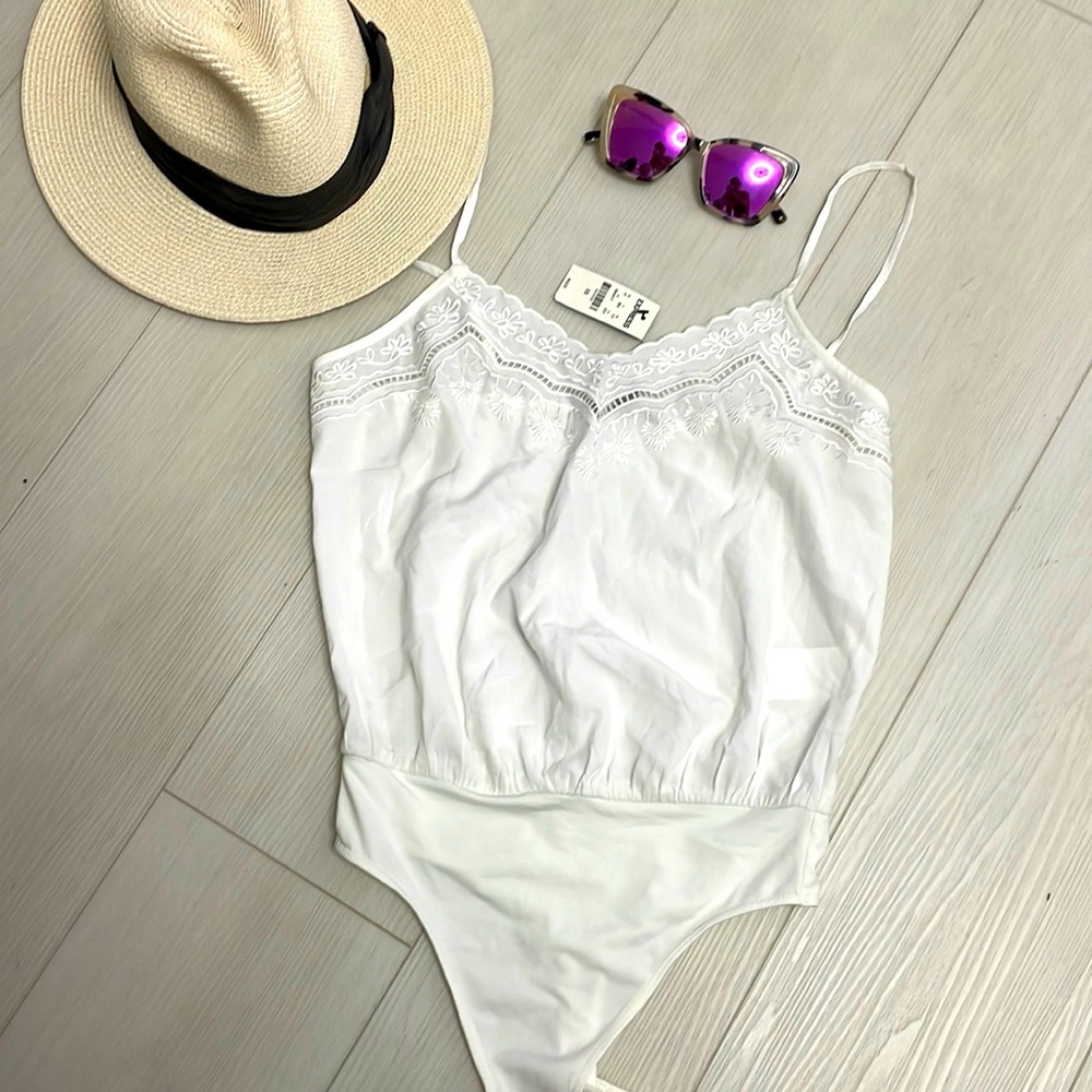 BNWT EXPRESS white bodysuit 💕!